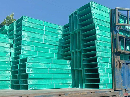 300*200玻璃鋼電纜橋架多少錢一米？